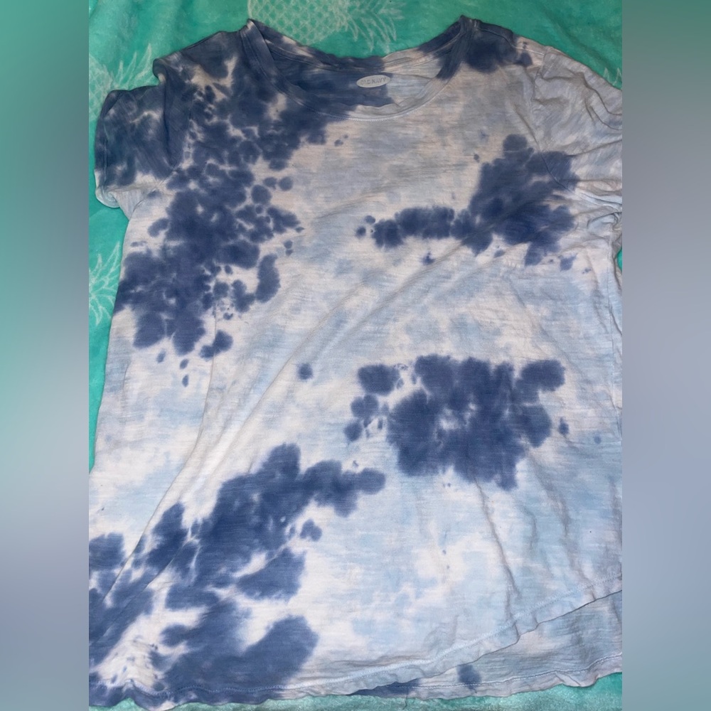 Old navy short sleeve t shirt. Size medium